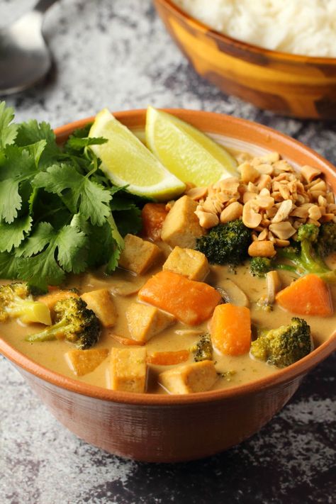 Super rich and decadent massaman curry. A deliciously spicy curry with sweet potatoes, vegetables and tofu in a base of coconut milk and spices. Vegan Massaman Curry, Curry With Sweet Potatoes, Curry Dinner, Curry Vegetarian, Massaman Curry Paste, Potatoes Vegetables, Spicy Curry, Massaman Curry, Eat Beef