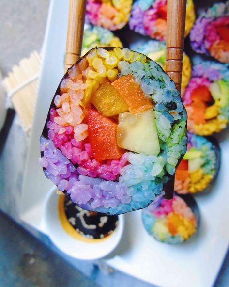 RS4 Rainbow Sushi, Rainbow Grilled Cheese, Rainbow Food, Unicorn Foods, Sushi Rice, Food Journal, Food Trends, Beautiful Food, Pretty Food