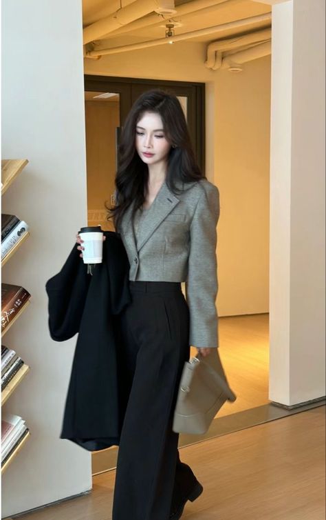 Elegant Business Woman Outfit, Korean Business Attire Women, Korean Outfit Office, Korean Women Work Outfit, Ootd Kantor Casual, Casual Doctor Outfit, Korean Fashion Dress Classy Women, Korean Business Woman Aesthetic, Doctor Aesthetic Outfit