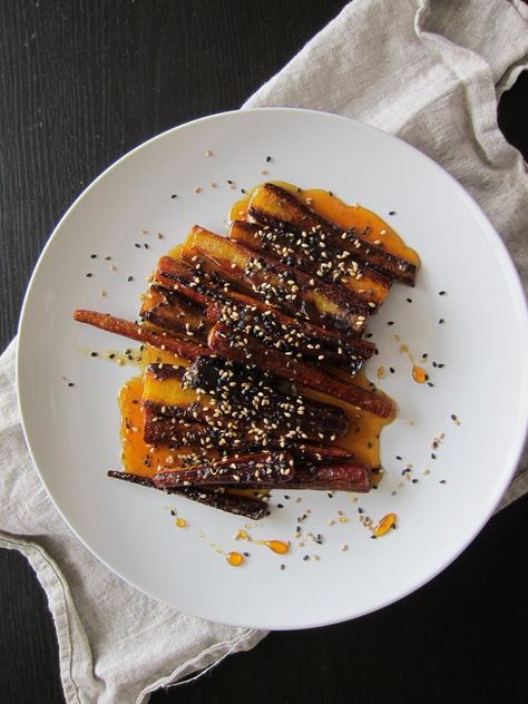 Roast Carrots with Burnt Honey and Sesame Burnt Carrots, Roast Carrots, Burnt Honey, Honey Carrots, Baked Fries, Baked Vegetables, Pickled Vegetables, Honey Recipes, Snack Attack