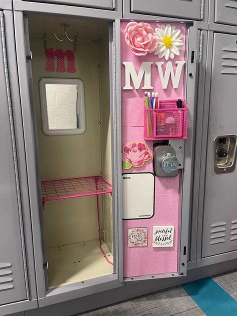 preppy pink locker inspiration inspo flower Locker Decorations Ideas, Aesthetic Locker Decor, Aesthetic Locker, Cute Locker Ideas, School Locker Organization, Locker Wallpaper, School Locker Decorations, Middle School Lockers, High School Lockers