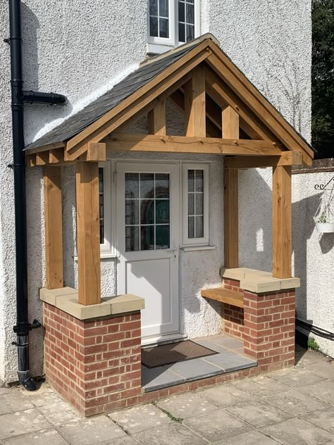 Front Door Shelter, Oak Framed Porch, Wooden Front Porch Ideas, Porch Beams, Canopy Porch, Oak Porch, Porch Extension, Sas Entree, Timber Frame Porch