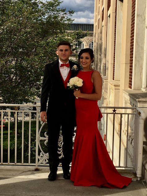 Prom Bouquet With Red Dress, Prom Bouquets For Red Dress, Red Prom Dress Flowers Bouquet, Prom Bouquet Red, Prom Flowers Bouquet, Prom Bouquet, Prom Picture Poses, Prom Picture, Red Bouquet