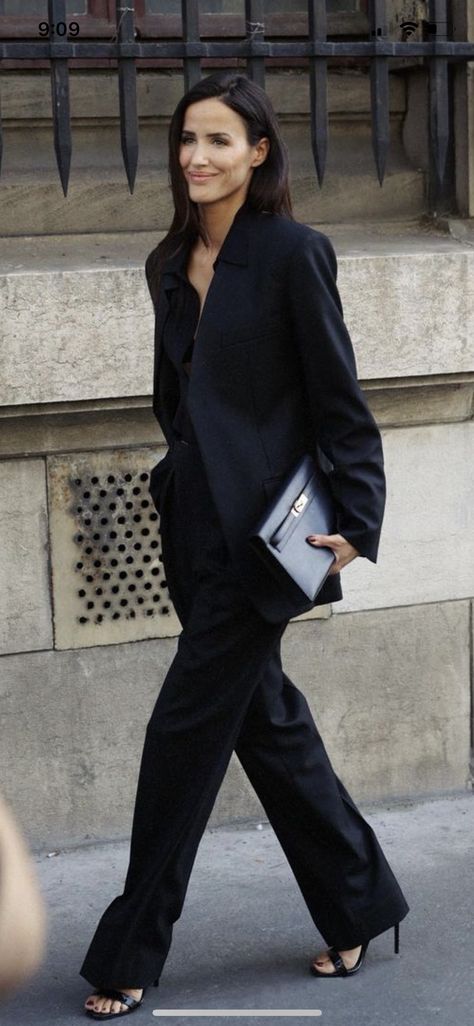 Powerful Lawyer Woman Aesthetic, Pant Suit Aesthetic, Attorney Outfits Woman, Alex Riviere, Attorney Outfit, Women Lawyer, Lawyer Fashion, Sleek Chic, Chic Pants