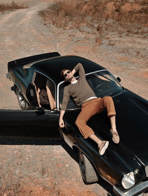 Sebastian Schlüter Heads to the Desert for Esquire Turkey Men Cars Photography, Classic Car Photoshoot, Haircut Selfie, Photo Hijab, Cars Photography, Car Poses, Gown Ideas, Mens Photoshoot Poses, Portrait Photography Men