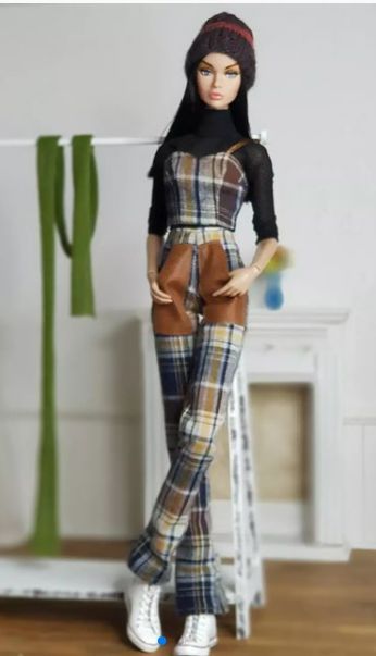 Barbie Plaid Outfit, Barbie Pants Pattern, Chanel Barbie Doll, Barbie Fashionista Dolls 2022, Holiday Barbie 2022, Barbie Top, Crochet Barbie Clothes, Barbie Dress Fashion, Barbie Fashionista