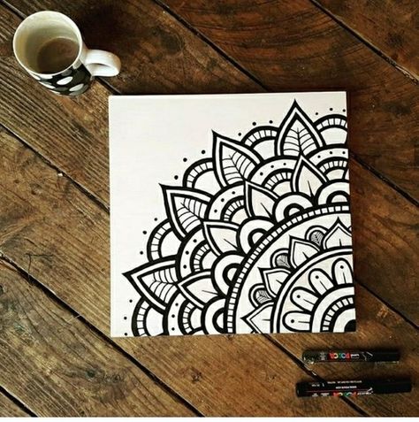 Na parede preta Black And White Mandala, Black Drawing, Easy Mandala Drawing, Mandala Doodle, White Mandala, Doodle Art Drawing, Mandala Art Lesson, Mandala Artwork, Marker Drawing