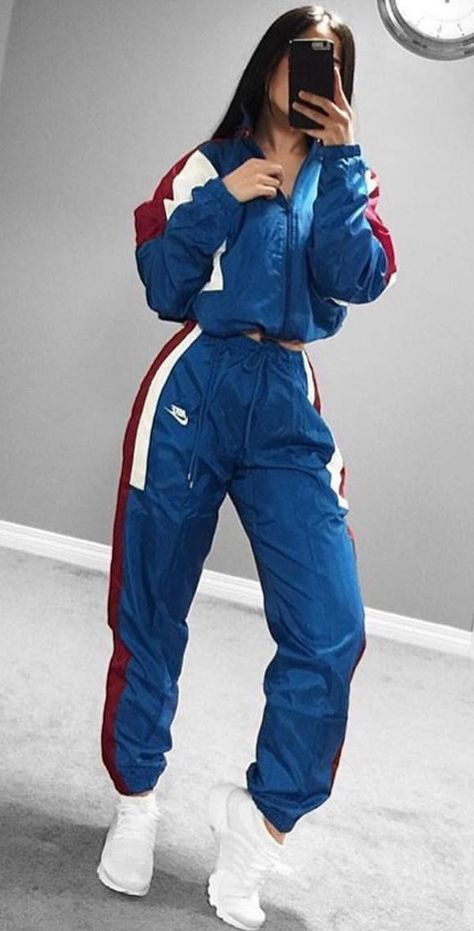 Nike Sweatsuit Outfits Women, Sweatsuit Outfits Women, Nike Windbreaker Outfit, Tracksuit Outfit Women, Track Suit Outfit, Sweat Suits Outfits, Windbreaker Outfit, Track Suits Women, Vintage Tracksuit