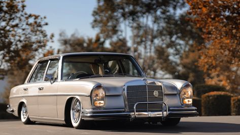 When you already have a vintage W108 Mercedes, how do you top it? By finding the RHD version and turning it into the ultimate classic of luxury Euro cars. W108 Mercedes, Slammed Mercedes, Classic Benz, Benz Wallpaper, 80s Mercedes Benz, Custom Mercedes, 1960 Mercedes Benz 190 Sl, 1980 Mercedes 450 Sl, Mercedes W123