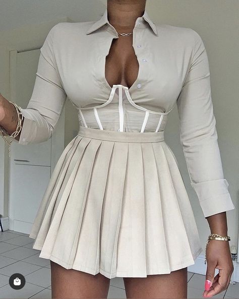 Pleated Skirt Outfit, Corset Styles, Outing Outfit, Tennis Skirt Outfit, Corset Outfit, Dress Layered, Mesh Corset, Corset Fashion, Fashion Hacks Clothes