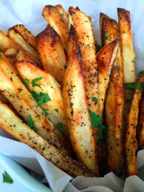 Homemade Crispy Fries, Oven French Fries, Oven Baked French Fries, Baked French Fries, Oven Baked Fries, Moms Recipes, Baked Steak, Crispy Fries, Homemade Fries