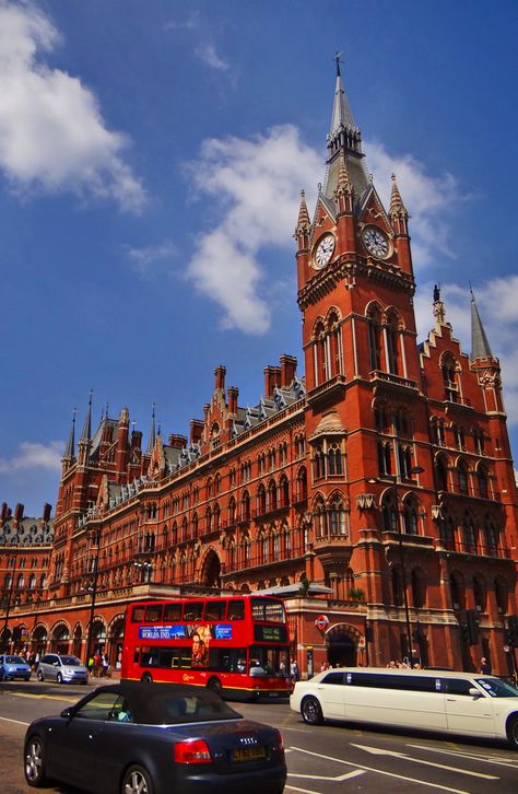 St Pancras railway station - London - UK Westminster Station, St Pancras Station, Volkswagen Karmann Ghia, London Aesthetic, St Pancras, Iphone Backgrounds, Karmann Ghia, Europe Trip, London Love