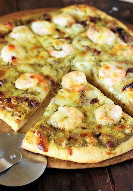 Shrimp Pizza, Pesto Pizza Recipe, Spicy Pulled Pork, Seafood Pizza, Pesto Shrimp, Pesto Pizza, Making Homemade Pizza, Pizza Flavors, Pizza Recipes Homemade