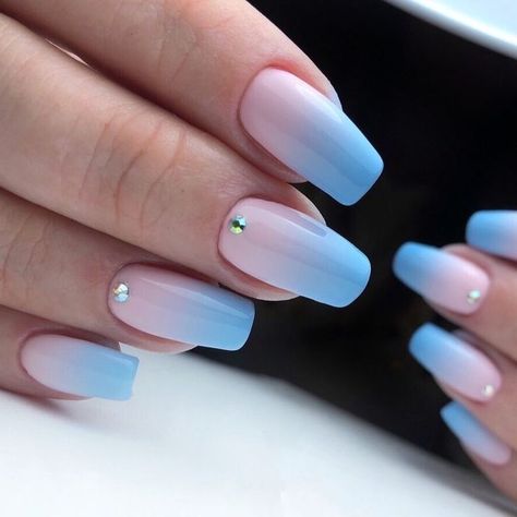 Ongles Baby Blue, Pink Blue Nails, Nail Art Bleu, Ombre Nail Colors, Sky Blue Nails, Blue Ombre Nails, Ombre Nail Art Designs, Blue And White Nails, Unghie Sfumate