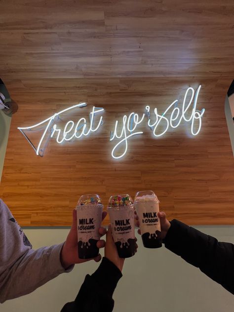 Milkshake Quotes, Cute Drinks, Food Business Ideas, Light Quotes, York Aesthetic, Chocolate Milkshake, Milk Cream, Milk Shake, New York Aesthetic