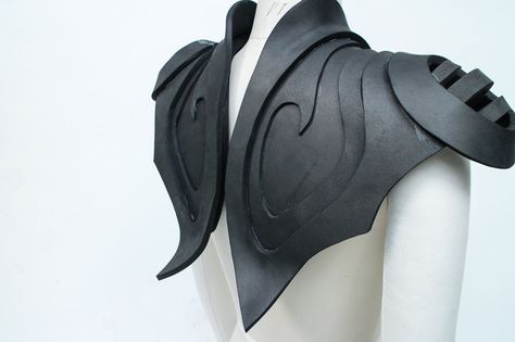 Introduction to EVA Foam Batman And Iron Man, Superhero Costume Design, Cosplay Foam, Eva Foam Armor, Foam Costume, Foam Cosplay, Foam Armor, Futuristic Robot, Superhero Costume