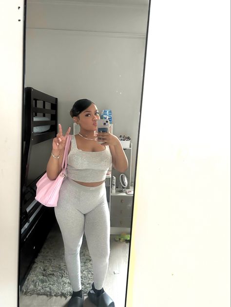 Grey Yeezy Slides Outfit, Black Yeezy Slides Outfit Women, Black Yeezy Slides Outfit, Yeezy Slides Outfit Women, Skims Outfit Ideas, Skims Outfit Black Women, Black Yeezy Slides, Yeezy Slides Outfit, Hbcu Fashion