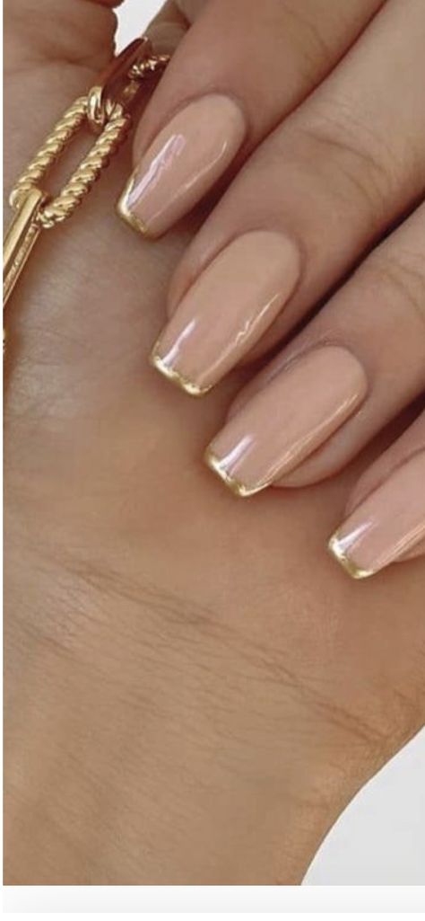 Beige Nails With Gold Tips, Elegant White And Gold Nails, French Manicure With Gold Tips, Award Ceremony Nails, Gold Finger Nails, Tan Beige Nails, Nail Color With Champagne Dress, Nail Polish For Champagne Dress, Gold Tone Nails