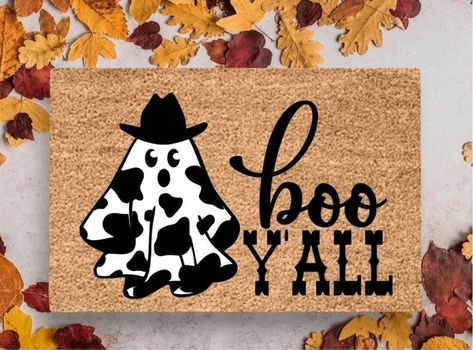 #halloweentips #pumpkin Halloween Country Decor, Fall Outdoor Rug Ideas, Front Porch Fall Halloween Decor, Fall Doormat Ideas Diy, Halloween Outdoor Mat, Spooky Doormat Diy, Halloween Doormat Stencils, Halloween Front Door Mat, Painted Door Mat Ideas