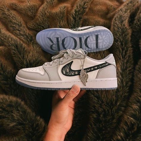 Dior Nike Air Jordan, Dior Nike, Jordan Dior, Sneaker Closet, Nike Air Jordan 1 Retro, All Nike Shoes, Nike Jordan Retro, Cute Nike Shoes, Air Jordan Sneakers