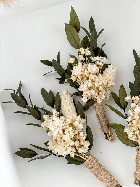 Dried flower boutonniere for Greenery Eucalyptus Wedding ceremony. Check out our Etsy shop for more! Brown Boutonniere, Boho Groomsmen, Dried Boutonniere, Boutonniere Prom, Groom Buttonholes, Boutonnieres Prom, Groomsmen Accessories, Flower Boutonniere, Rustic Boutonniere