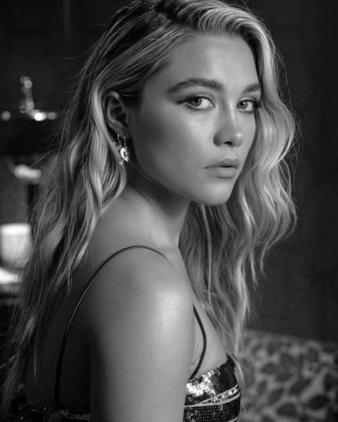 Marvel Women, Florence Pugh, Pictures Of People, Black And White Pictures, Photography Inspo, Girl Crush, Female Portrait, Florence, Beautiful People