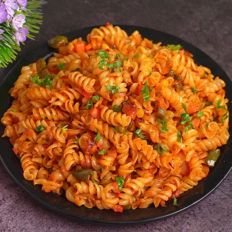 Masala Macaroni, Indian Style Pasta, Masala Pasta, Twisted Pasta, Pasta Indian Style, Refined Oil, Pasta Recipe, Indian Style, 2 Cups