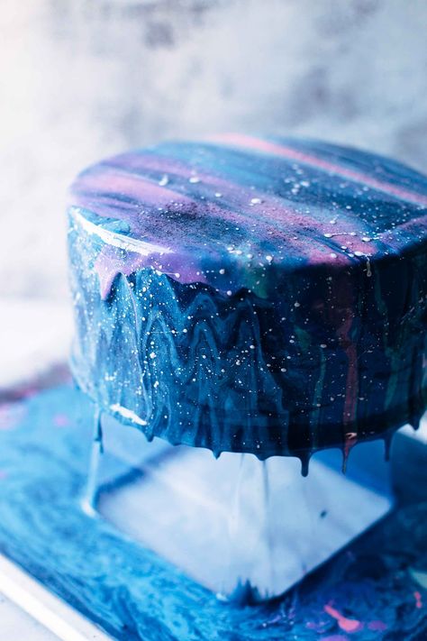 Mirror Glaze Galaxy Cake Make A Mirror, White Food Coloring, Galaxy Party, Galaxy Cake, Mirror Glaze Cake, Cake Pop Molds, Cake Video, Mirror Glaze, Original Pastel