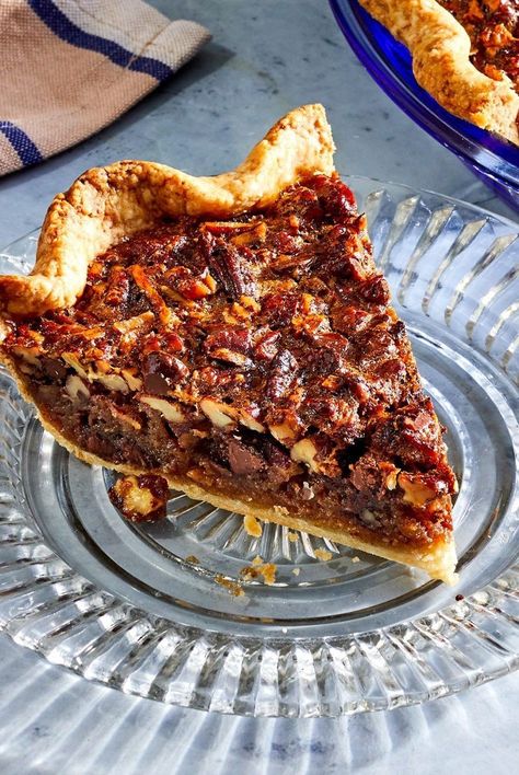 Chocolate Pecan Pie With Bourbon, Chocolate Pecan Bourbon Pie, Chocolate Bourbon Pecan Pie Recipe, Best Bourbon Pecan Pie Recipe, Dixie Pie, Rum Pie, Bourbon Chocolate Pecan Pie, Thanksgiving Chocolate Desserts, Bourbon Pecan Pie Recipe