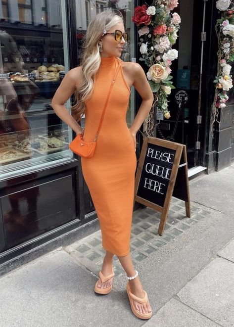 Outfit Trabajo, Vibrant Outfits, Everyday Casual Outfits, Orange Maxi Dress, Maxi Dress Outfit, Lightweight Dress, Orange Fashion, Fashion Aesthetic, Colourful Outfits