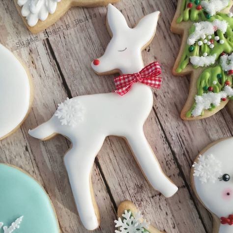 Pamoda on Instagram: “Have you entered my Christmas cookie giveaway yet? If you're local you should check it out. Go back a couple of posts to enter. 🦌 . . . . .…” Deer Sugar Cookies, Deer Cookies, Sugar Cookies Royal Icing, Decorated Christmas Cookies, Christmas Sugar Cookies Decorated, Cookies Royal Icing, Winter Cookies, Reindeer Cookies, Sugar Cookie Royal Icing