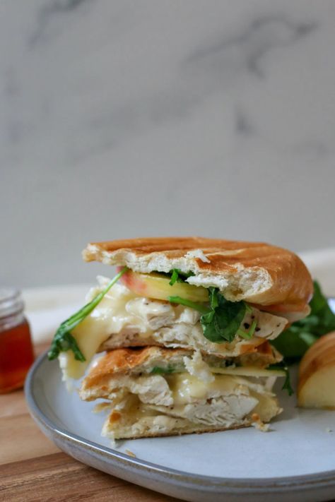 Chicken And Brie Sandwich, Chicken Apple Brie Sandwich, Chicken Apple Brie, Brie And Honey, Chicken Brie, Brie Panini, Sandwich Recipes Panini, Apple Brie, Brie Sandwich