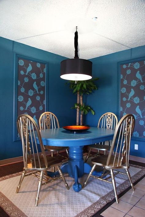 Dipped in Blueberry: Monochromatic Rooms Blue Dining Room, Painted Kitchen Tables, Monochromatic Room, Eclectic Dining Room, Eclectic Dining, Dining Room Curtains, Dining Room Blue, Dining Room Wallpaper, Decor Eclectic