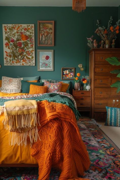 Dark Green Bedroom Ideas, Dark Green Bedroom, Green Bedroom Ideas, Teal Bedroom, Bedroom Orange, Casa Vintage, Dopamine Decor, Eclectic Bedroom, Green Bedroom