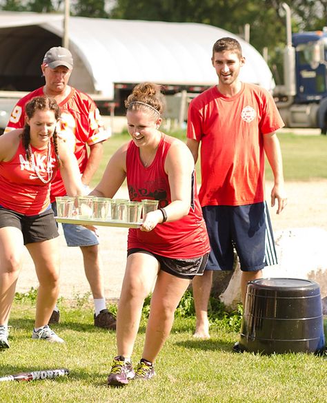 "Tipsy Waiter"--relay. Participants spin around a bat a few times then carry a tray of cups filled with water to a bucket. Team with the fullest bucket after all members have had a turn wins. Outdoor Games To Play, Fun Water Games, Water Balloon Games, Outdoor Water Games, Field Day Games, Relay Games, Balloon Games, Water Games For Kids, Reunion Games