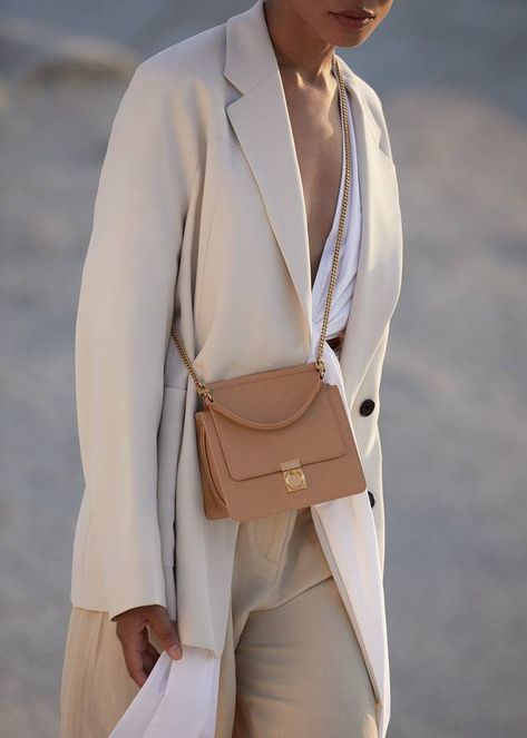 Kate Middleton Is Still On Board With the Mini-Bag Trend | Who What Wear UK Mini Highlights, Designer Wishlist, Printed Leather Bag, Number Seven, Tan Bag, Beige Outfit, Oversized Bag, Stylish Handbags, Chic Bags