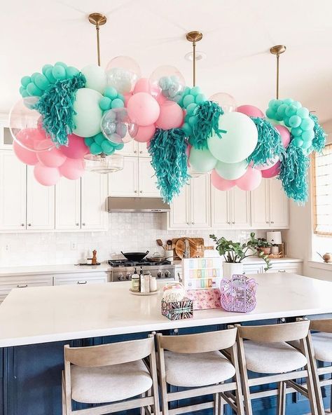 Balloons That Look Like Bubbles, Balloon Arch Over Kitchen Island, Mailbox Balloon Garland, Balloon Garland With Fringe, Balloons With Fringe, Fringe Garland Diy, Balloon Fringe, Simple Garland, Birthday Vibes