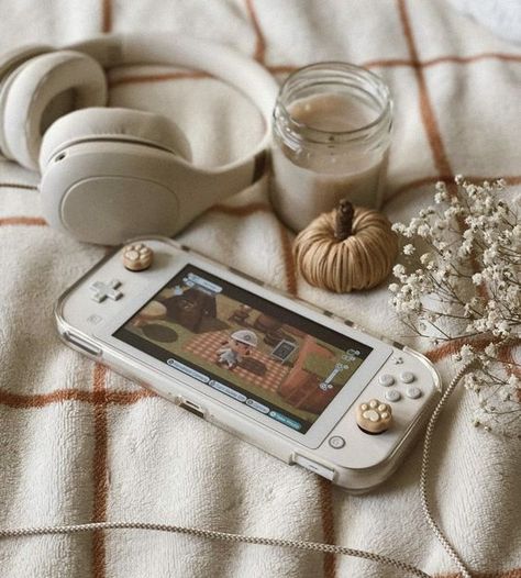 not my pic ☺ dm for credit Computer Set, Cute Furniture, Custom Ipad, Cosy Room, Nintendo Switch Accessories, Gaming Stuff, Video Games Nintendo, Nintendo Switch Games, Cute Games