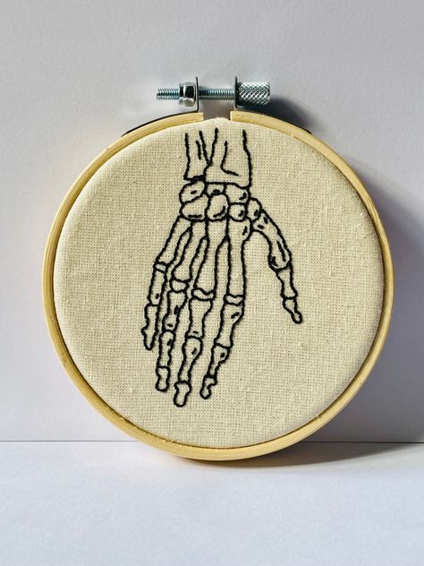 Human Body Embroidery, Anatomy Embroidery Patterns, Embroidery Bones, Embroidery Anatomy, Camera Embroidery, Medical Embroidery, Anatomy Embroidery, Goth Patches, Bone Anatomy