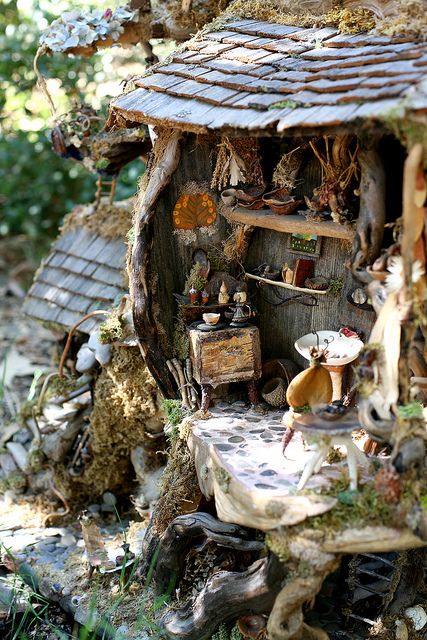 27) fairy treehouse, kitchen by isabellalovedparis, via Flickr Fairy Treehouse, Fairy Town, Treehouse Living, Fairy Tree Houses, Fairy Stuff, Fairy Homes, Garden Houses, Fairy Village, Fairy Home