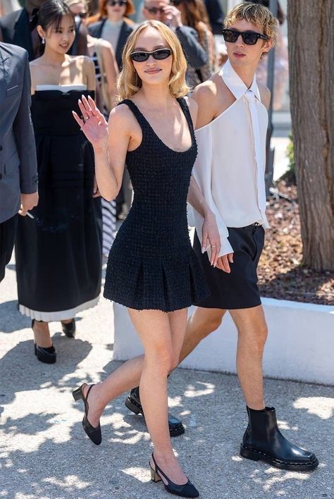 Chanel Slingback Outfit, Lily Rose Depp Street Style, Lily Rose Depp Chanel, Lily Rose Depp Outfits, Lily Rose Depp Style, Vanessa Paradis, Lily Rose Depp, Celebrity Street Style, Lily Rose