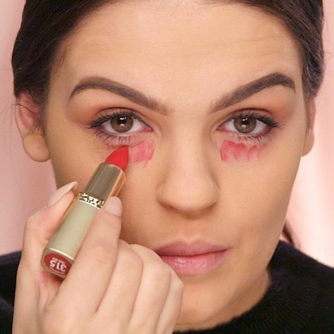 Covering Dark Undereye Circles, Color Correct Dark Circles, Dark Circles Makeup, Beauty Blender How To Use, Under Eye Makeup, Perfect Red Lips, Lipstick Hacks, Makeup Tips For Older Women, Red Lipstick Makeup