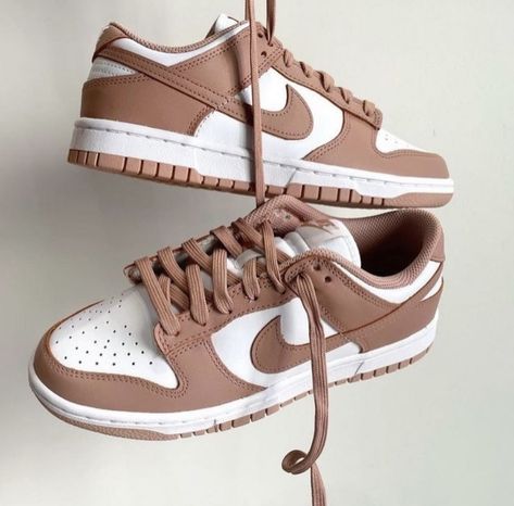 Fall Nike Dunks, Nike Womens Dunks, Neutral Dunks Outfit, Tan Nike Dunks, Nike Dunks Colors, Cream Dunks Outfit, Beige Dunks Outfit, Dunks Shoes Women, Dunks Colors