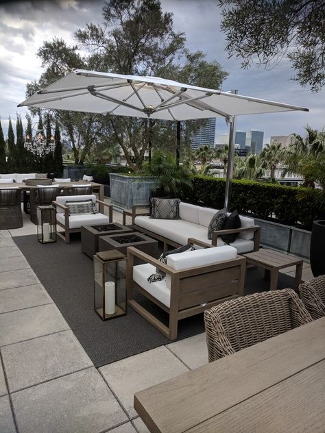 Restoration Hardware Outdoor Lounge, Hermes Rooftop Garden, Restoration Hardware Rooftop, Umbrella Outdoor Cafe, Roof Top Lounge Rooftop Bar, Rooftop Decor, Terrace Dining, Pergola Plans Design, Roof Garden Design