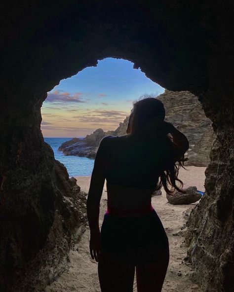 Beach Cave Photoshoot, Cave Photoshoot, Insta Board, Oregon Trip, Swimsuit Pics, Ig Aesthetic, Fav Place, Oregon Travel, Pose Ideas