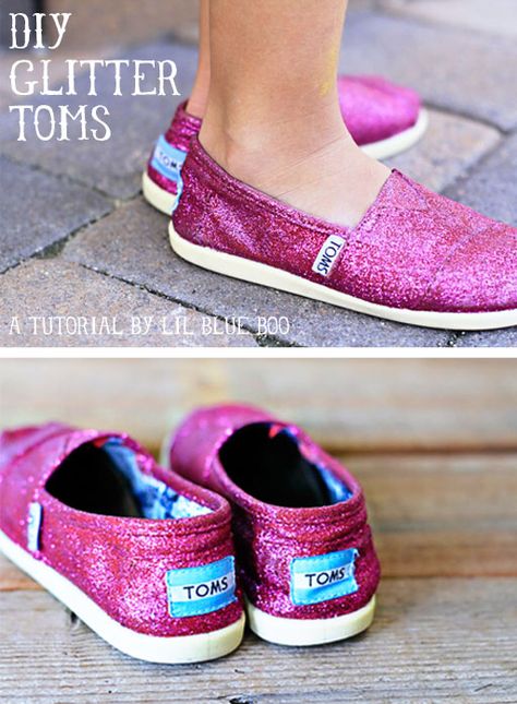 Teen Diy, Fashion Teens, Quinceanera Shoes, Glitter Projects, Painted Toms, Homemade Ideas, Diy Shoe, Diy Glitter, Glitter Crafts