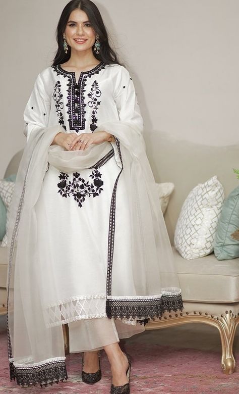 Office Embroidery, Eid Suits, White Pakistani Suit, New Party Wear Dress, Ladies Suit Design, Chiffon Embroidery, Shoes Guide, Embroidery Kurti, Lawn Dresses