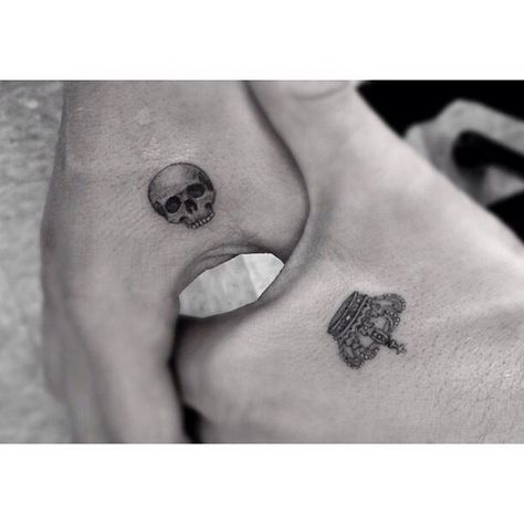 Small Tattoo Skull and Crown tattoo Hand Tattoos Pinterest                                                                                                                                                                                 More Cool Simple Tattoos, People With Tattoos, Small Skull Tattoo, Herren Hand Tattoos, Simple Hand Tattoos, Tatuagem Masculina Pequena, Skull Hand Tattoo, Simple Tattoos For Guys, Wild Tattoo