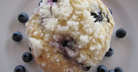 These muffins are the huge, sweet, dense muffins you get at a bakery that serves gourmet coffee.  They are addictive, so proceed w... Blueberry Cream Cheese Muffins, Bakery Style Blueberry Muffins, Nutella Muffin, Blueberry Streusel Muffins, Blueberry Streusel, Jumbo Muffins, Streusel Muffins, Berry Muffins, Muffin Streusel