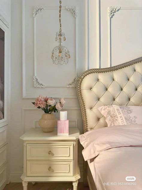 Pink Classic Bedroom, Vintage Princess Bedroom, Princess Bedroom Ideas For Women, White And Pink Bedroom Aesthetic, Princess Bedroom Aesthetic, Princess Room Aesthetic, Coquette Bedroom Aesthetic, Princess Aesthetic Room, 1950s Room